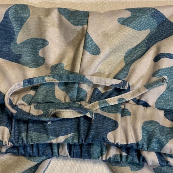 Size LARGE blue/gray camouflage joggers. 95% poly and 5% spandex. Very stretchy - Picture 5 of 10